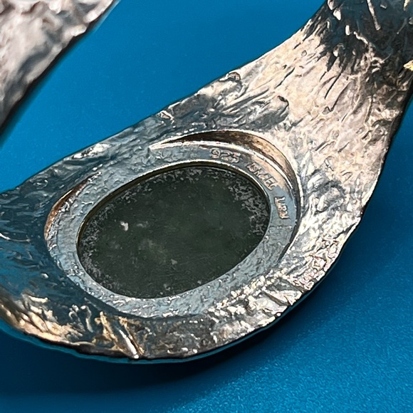 Roman Glass Hammered Sterling Silver Cuff - Picture 4 of 4